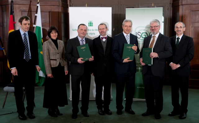 7.2.2011, Festliche Präsentation des Codex diplomaticus Saxoniae in der Sächsischen Staatskanzlei; Übergabe der Bände an den Ministerpräsidenten; von links: Markus Cottin, Dr. Susanne Baudisch, Dr. Tom Graber, Prof. Dr. Pirmin Stekeler-Weithofer, Ministerpräsident Stanislaw Tillich, Prof. Dr. Enno Bünz, Oliver Waffender; Foto: Robert Michael