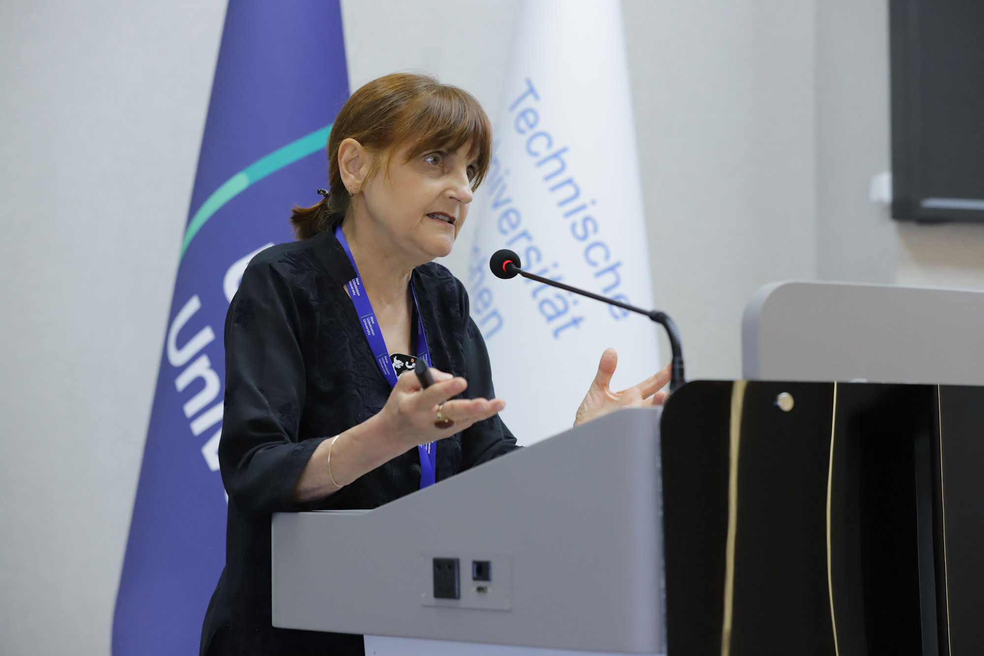 In keeping with the historical context, namely with reference to the Silk Road, which also runs through Tashkent, Monika Zin spoke about 'Routes of trade and more: about the diffusion of Western art and Indian tales'.