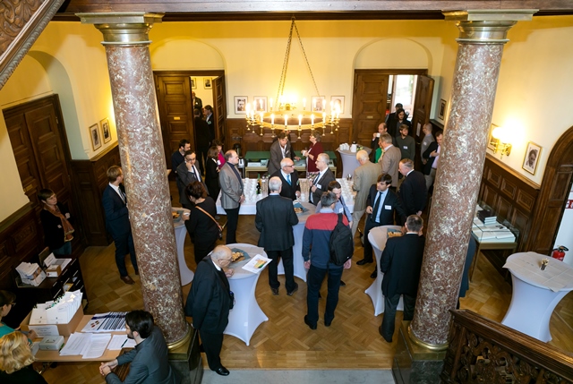 Der gemeinsame Austausch während der Tagung ermöglichte durch den Blick zurück auch neue Perspektiven auf die Gegenwart. (Foto: Swen Reichhold)